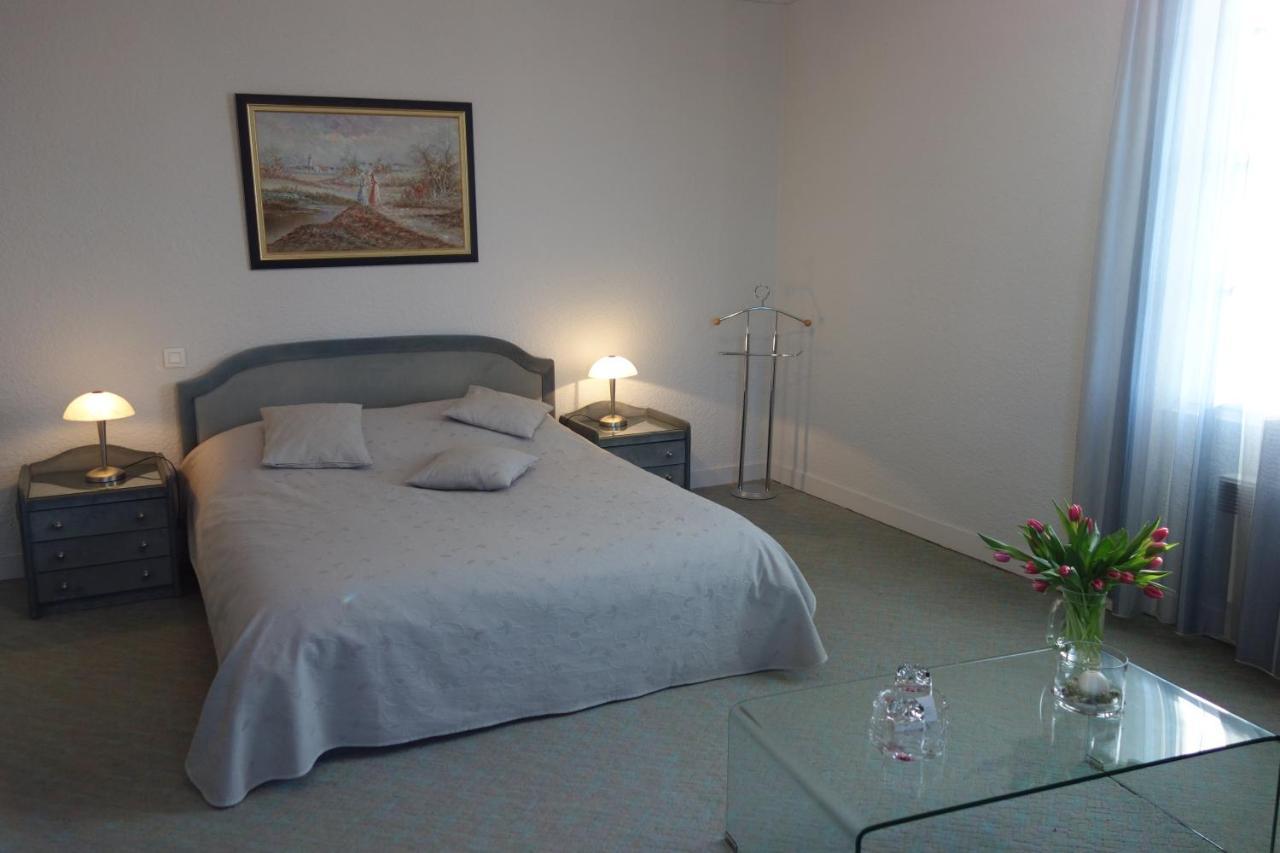 Le Platane Bed & Breakfast Lafrancaise Exterior photo
